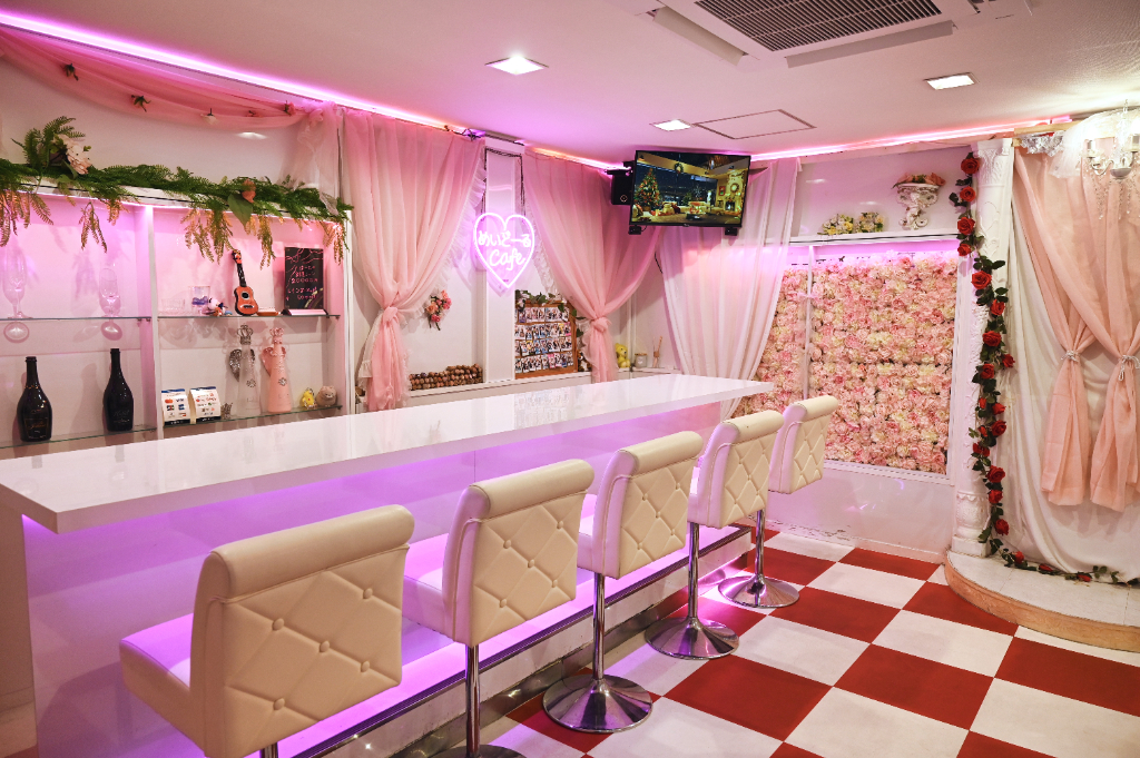 めいどーるcafeの内装